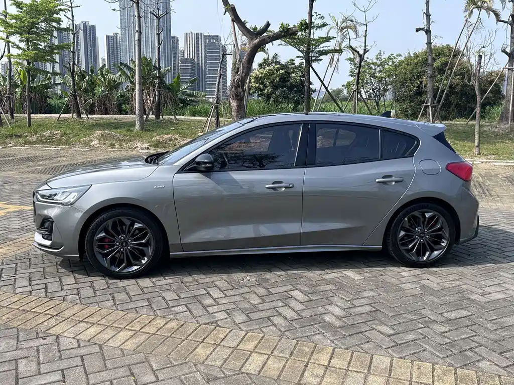 Focus 2022 Hatchback EcoBoost 180 Automatic ST Line купить на сайте DeffCars