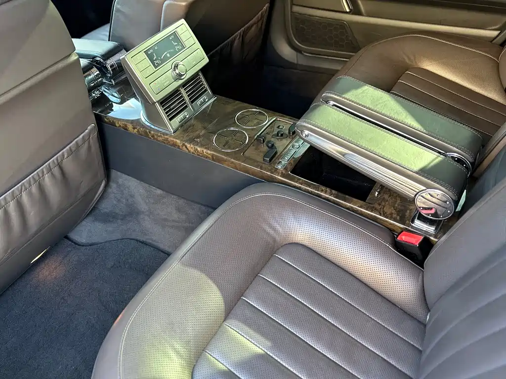 Phaeton 2011 3.6L V6 4-seat extended Individual version купить на сайте DeffCars