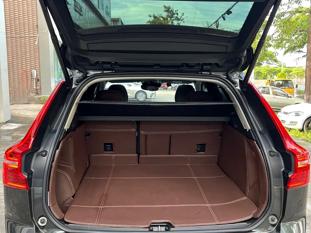 Volvo XC60 2020 T5 four-wheel drive Zhiyuan Deluxe Edition купить на сайте DeffCars
