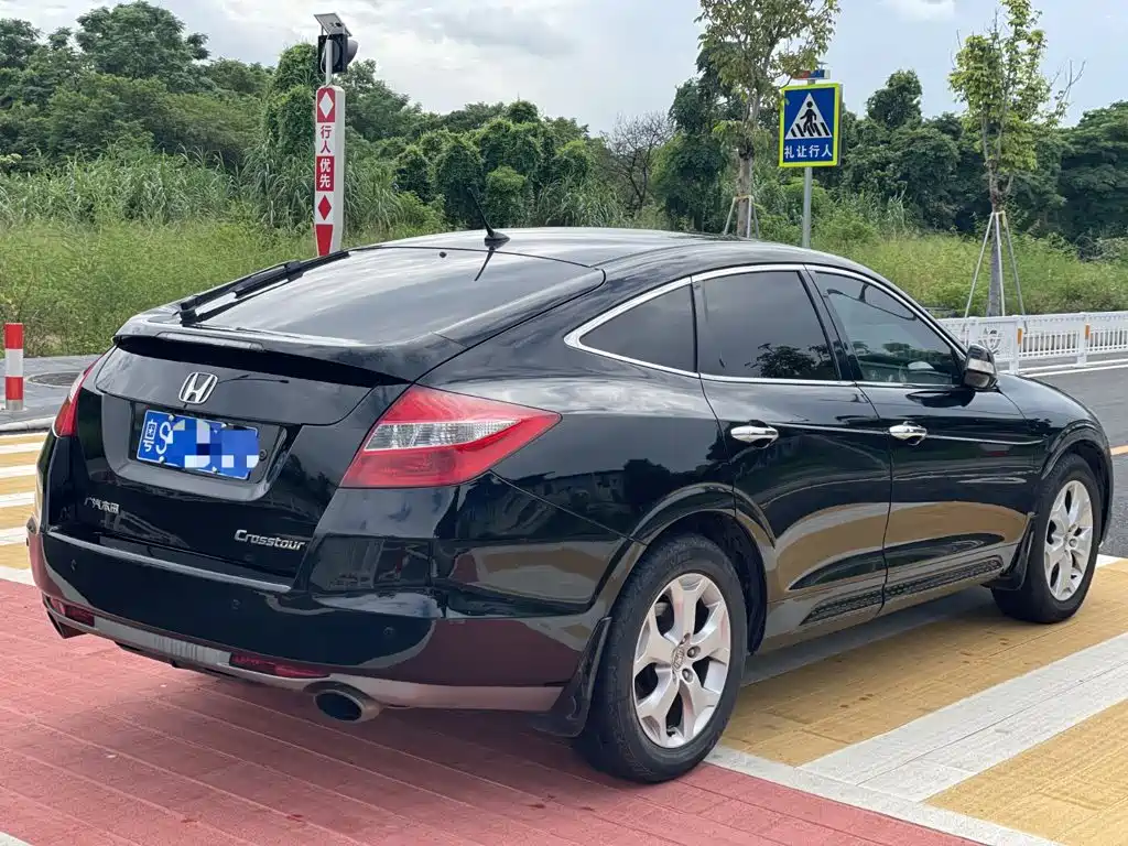 Crosstour 2012 2.4L Deluxe Edition купить на сайте DeffCars