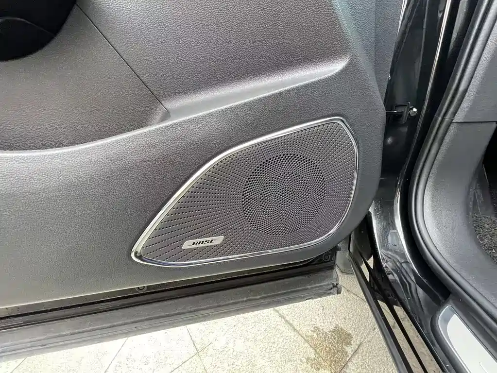 Hongqi HS5 2022 2.0T Zhilian Flagship Edition купить на сайте DeffCars