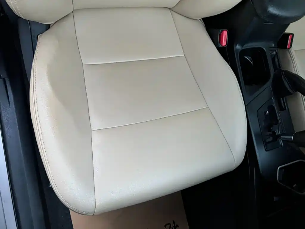 RAV4 2016 2.0L CVT 2WD Fashion Edition China V купить на сайте DeffCars