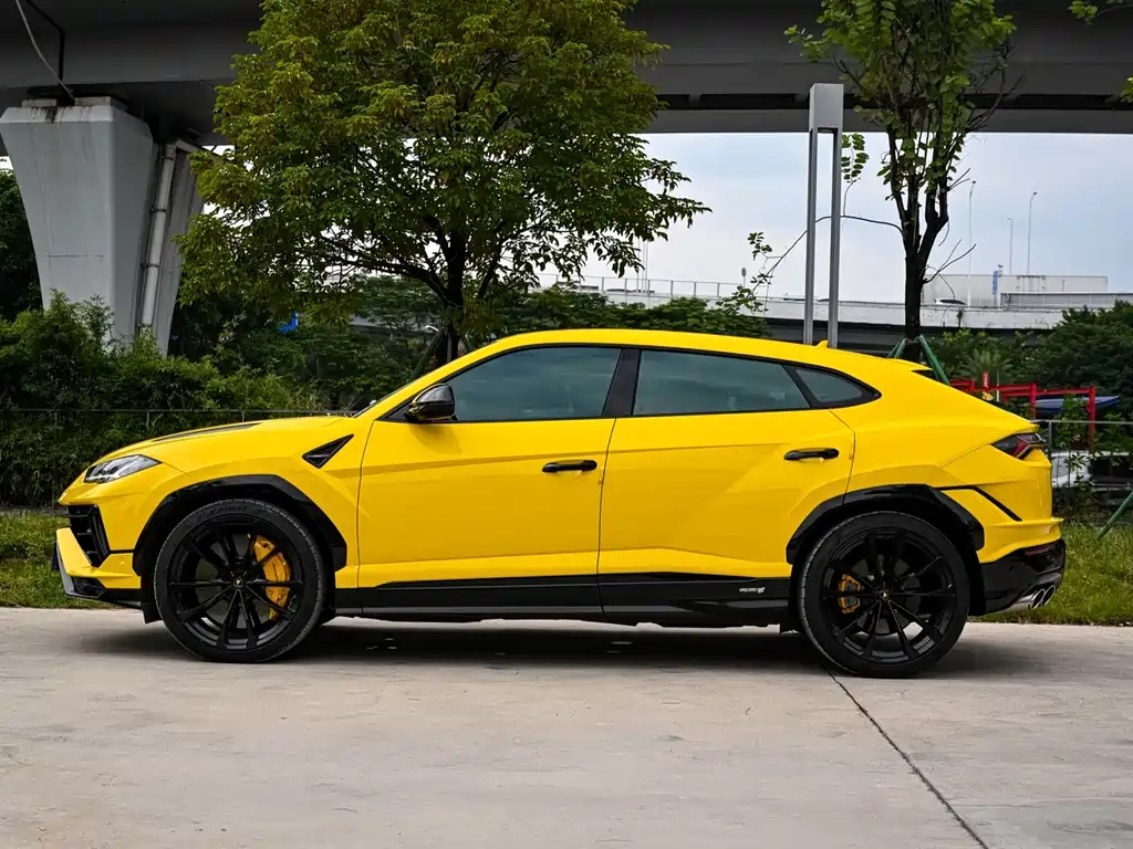Urus 2023 4.0T V8 S купить на сайте DeffCars