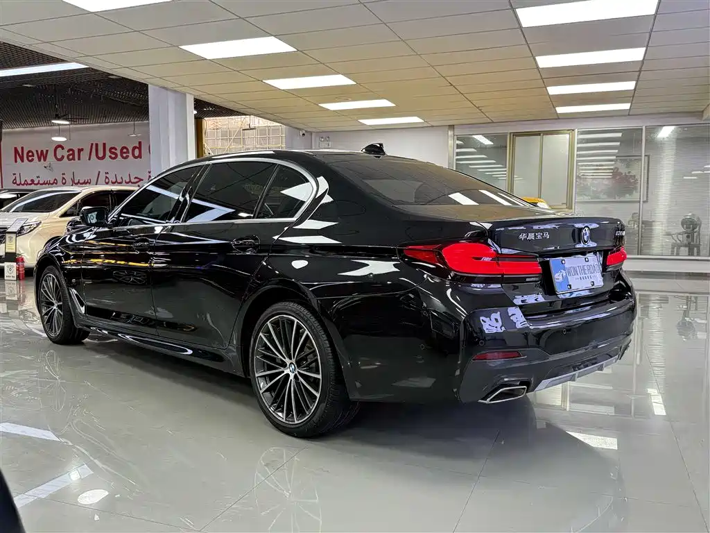BMW 5 Series 2022 530Li Leading M Sports Package купить на сайте DeffCars