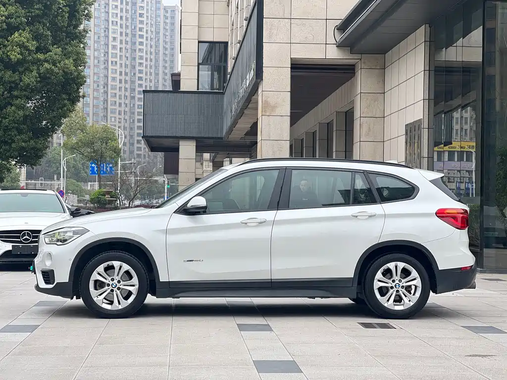 BMW X1 2016 sDrive18Li Exclusive Model купить на сайте DeffCars