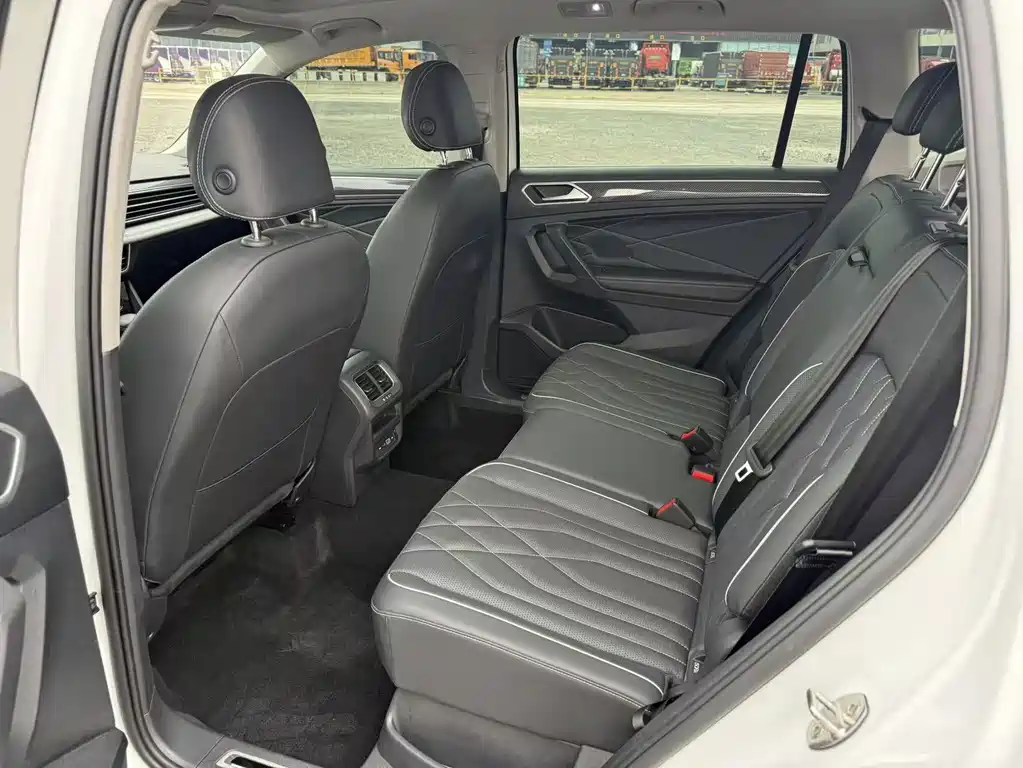 Tiguan L 2024 330TSI automatic two-wheel drive R-Line version купить на сайте DeffCars