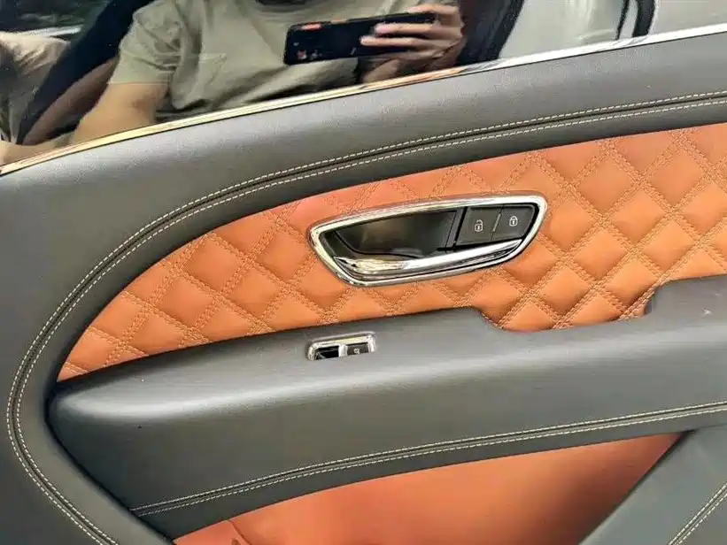 Bentayga plug-in hybrid 2021 3.0T PHEV купить на сайте DeffCars