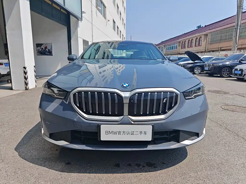 BMW i5 2024 eDrive 35L Exclusive Luxury Package купить на сайте DeffCars