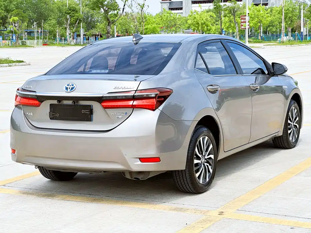 Corolla 2017 facelift dual engine 1.8L E-CVT leading version купить на сайте DeffCars