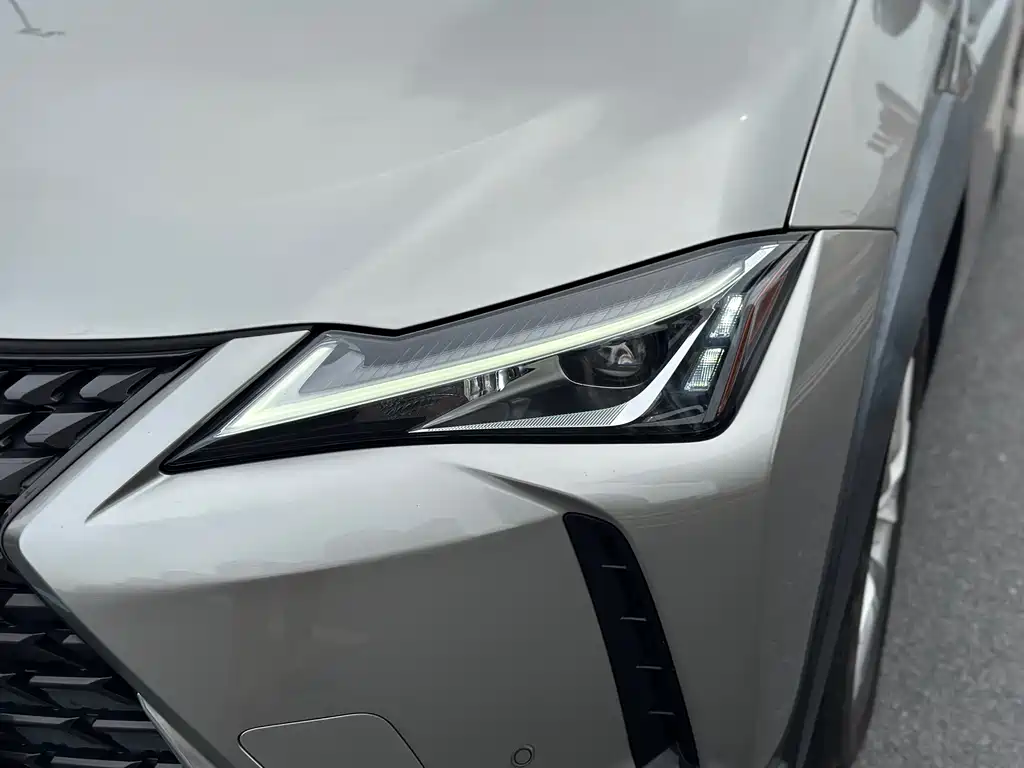 Lexus UX 2020 260h Discovery Edition купить на сайте DeffCars