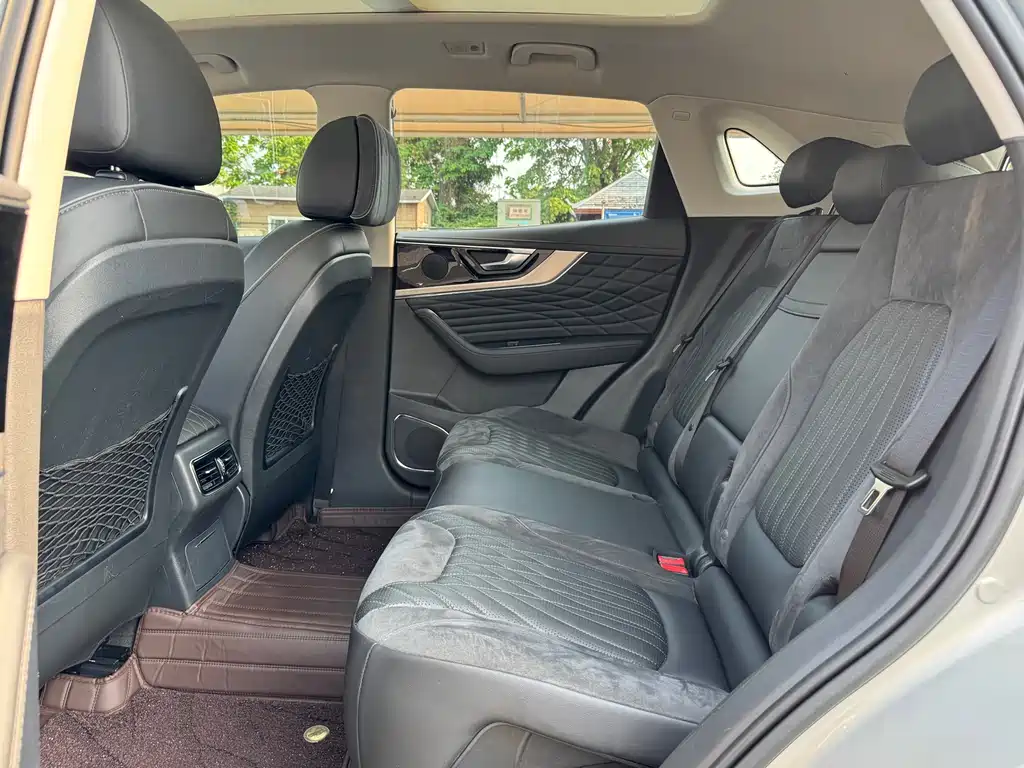 Hongqi HS5 2022 2.0T Zhilian Qiling Edition купить на сайте DeffCars