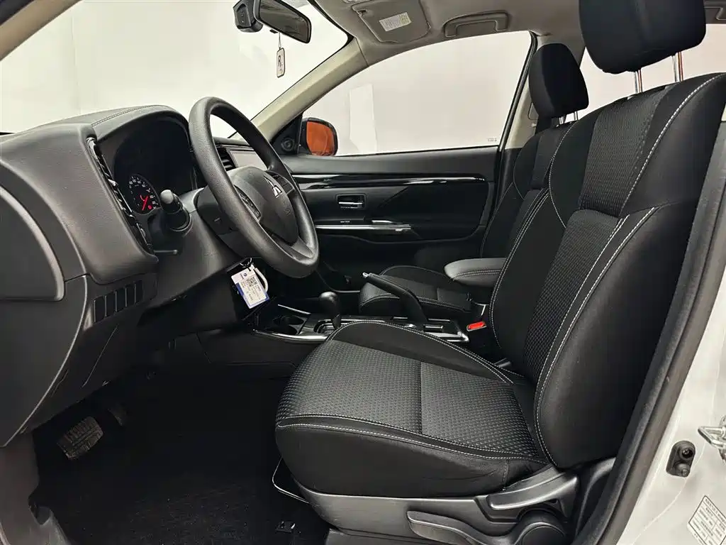 Outlander 2021 2.0L 2WD Smooth Edition 5 seats купить на сайте DeffCars
