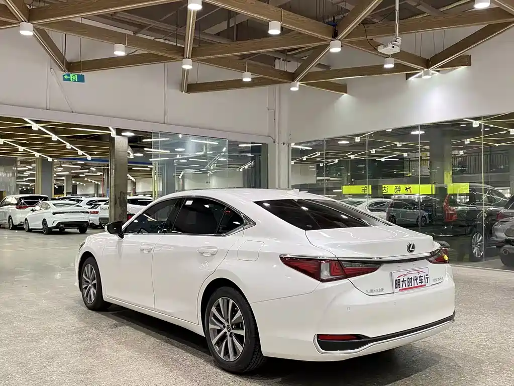 Lexus ES 2020 200 Excellence Edition купить на сайте DeffCars
