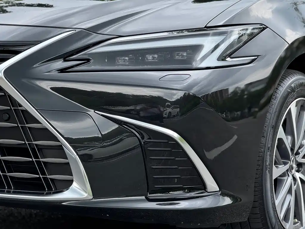 Lexus ES 2025 300h Premium Edition купить на сайте DeffCars