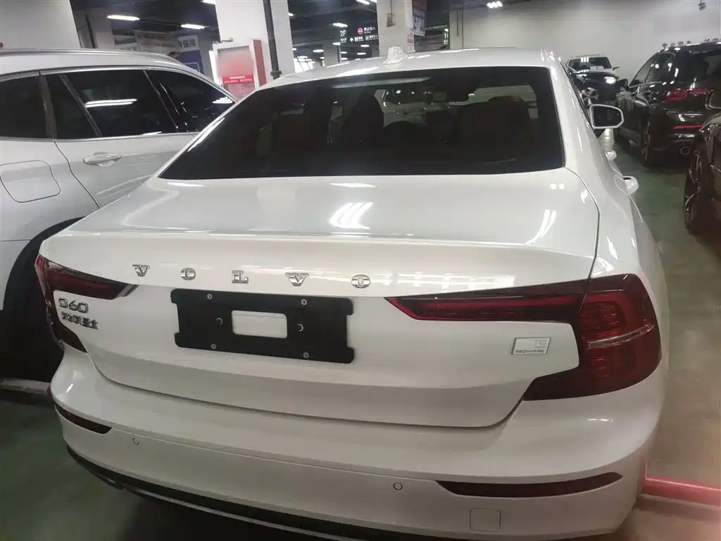 Volvo S60 plug-in hybrid 2021 T8 E-drive hybrid four-wheel drive Zhiyi luxury version купить на сайте DeffCars