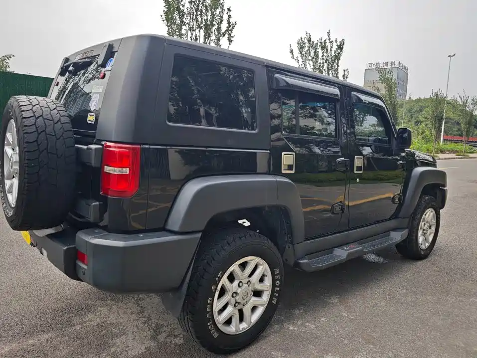Beijing BJ40 2016 40L 2.0T manual four-wheel drive premium version купить на сайте DeffCars