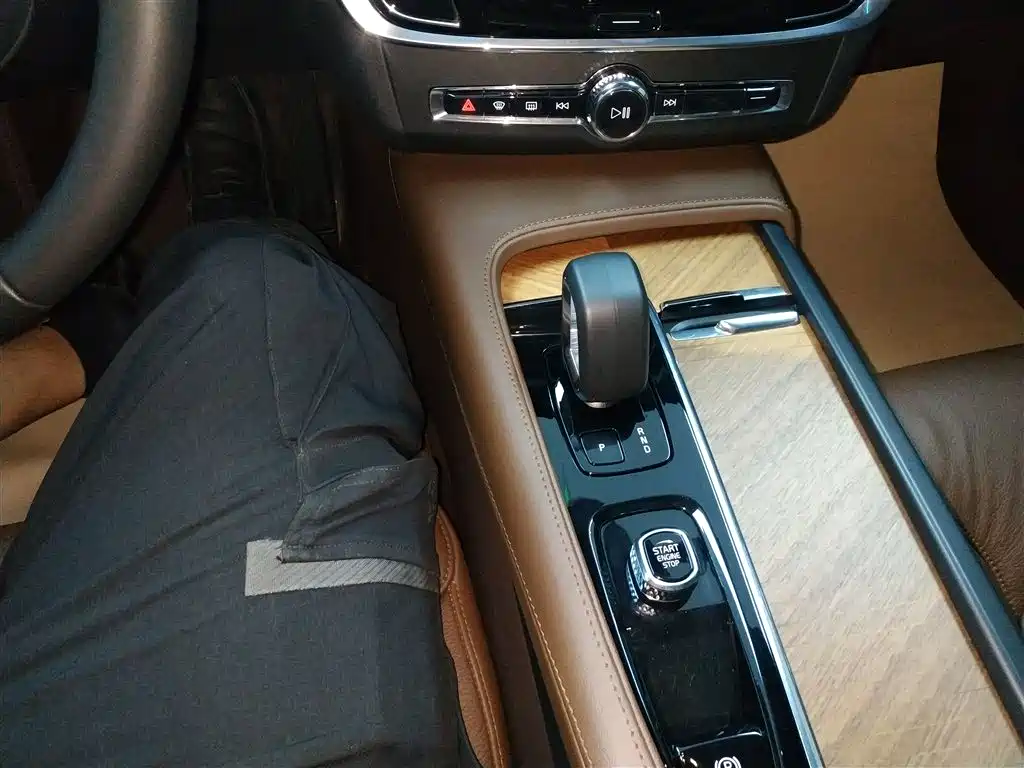 Volvo S90 2024 B5 Zhiyi Luxury Edition купить на сайте DeffCars