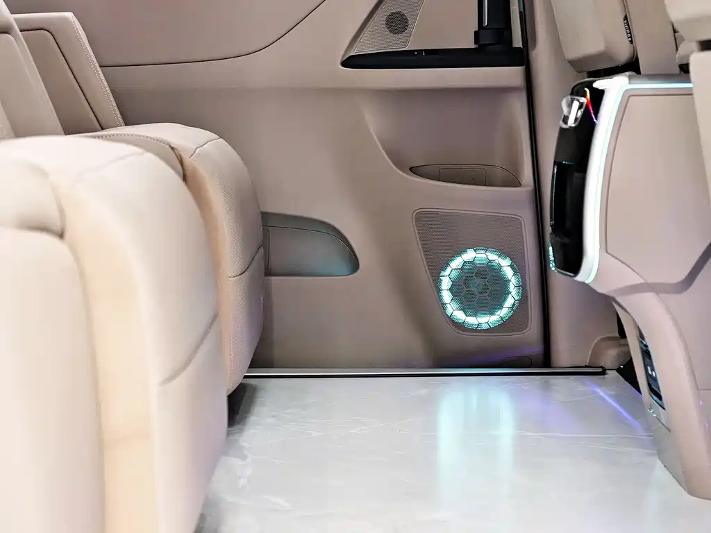 Buick GL8 2025 Land Business Class First Edition купить на сайте DeffCars
