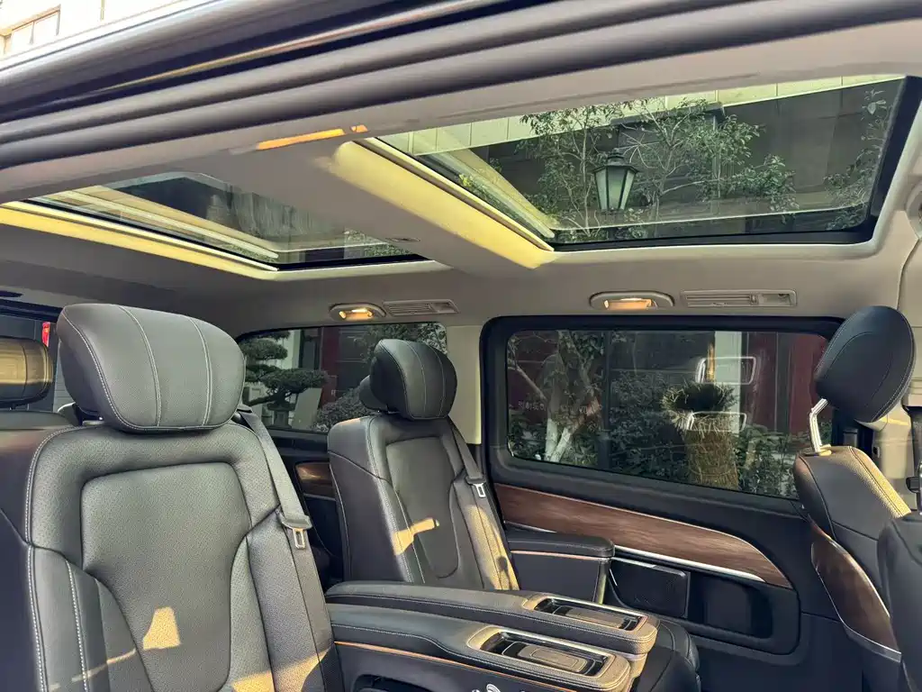 Mercedes-Benz V-Class 2021 V 260 L Long Wheelbase Premium Edition купить на сайте DeffCars