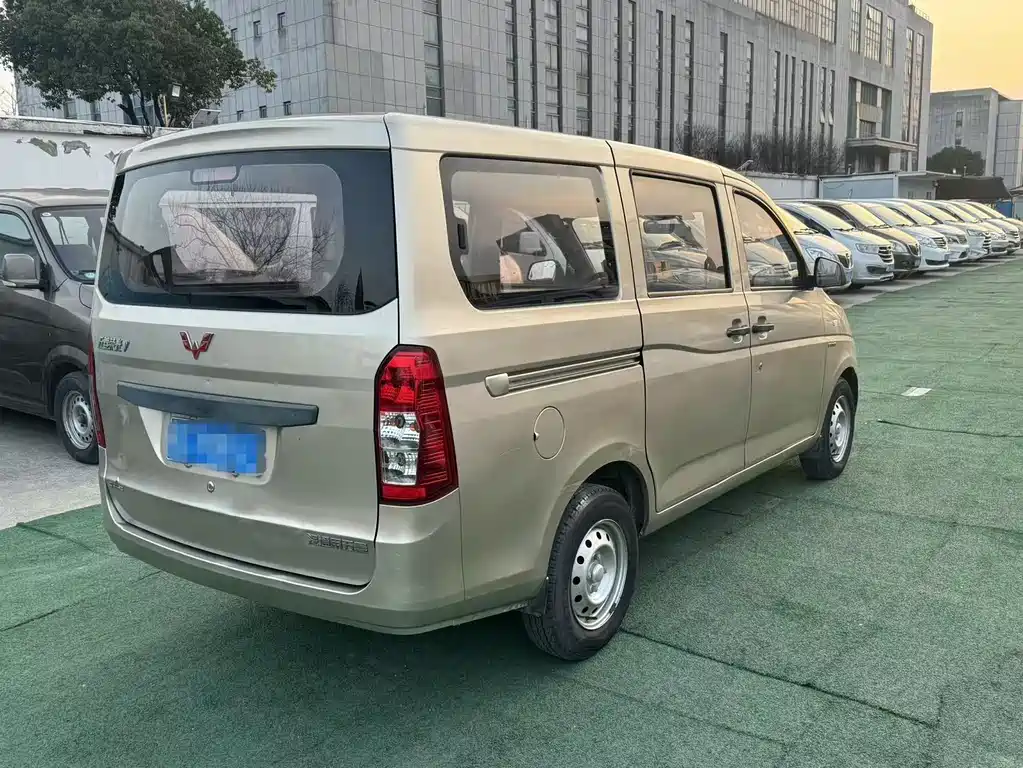 Wuling Rongguang V 2016 1.5L standard model купить на сайте DeffCars