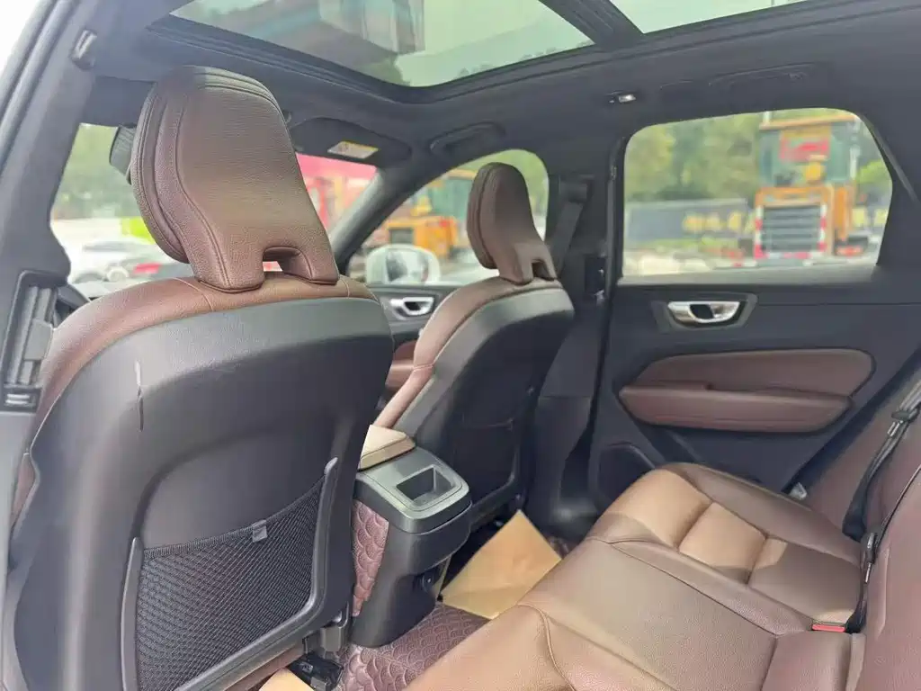Volvo XC60 2024 B5 four-wheel drive Zhiyi Luxury Edition купить на сайте DeffCars