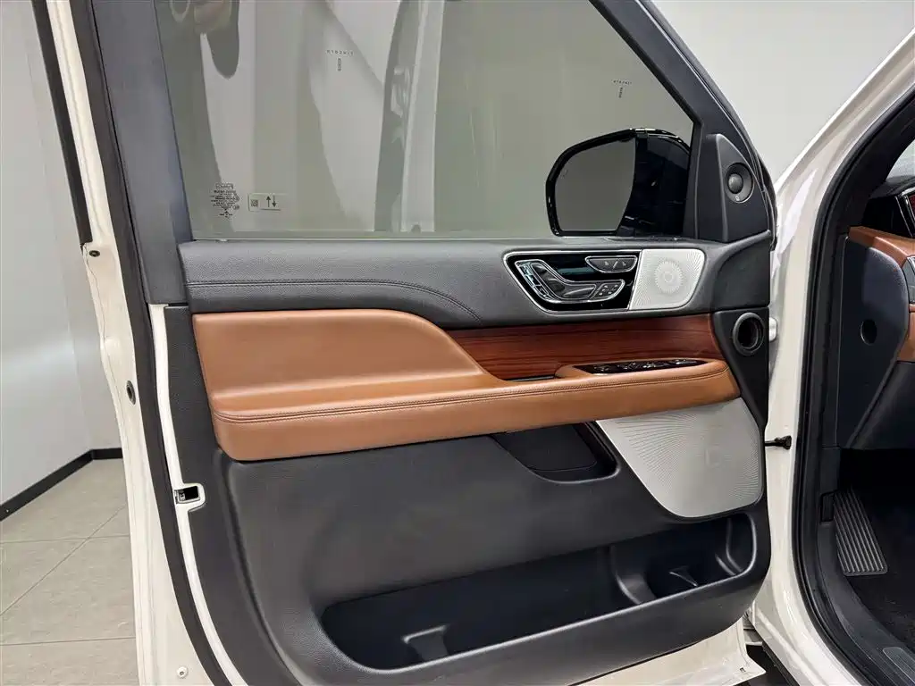 Navigator 2022 3.5T Honor Edition купить на сайте DeffCars