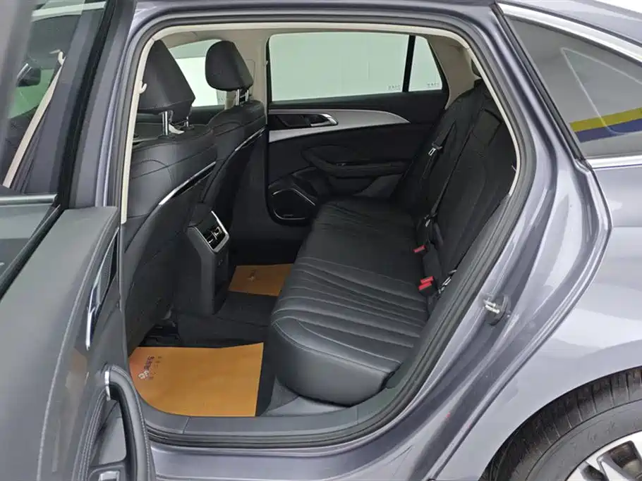 Hongqi H5 2023 2.0T Automatic Intelligent Connected Flag Edition купить на сайте DeffCars