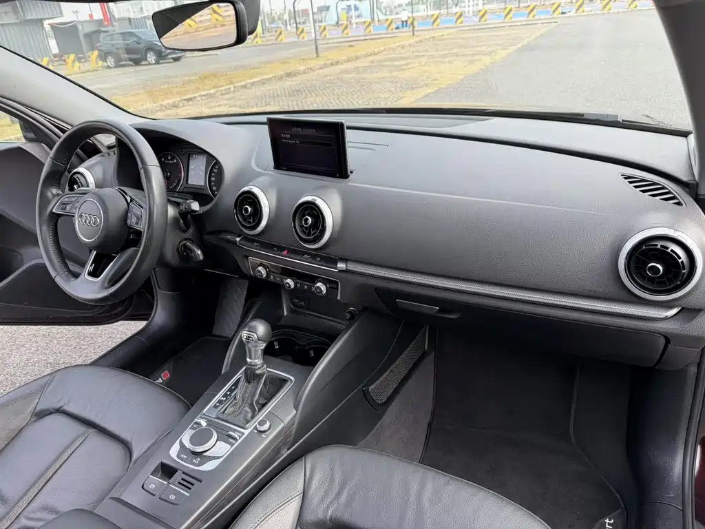 Audi A3 2017 Limousine 40 TFSI Fashion Model купить на сайте DeffCars