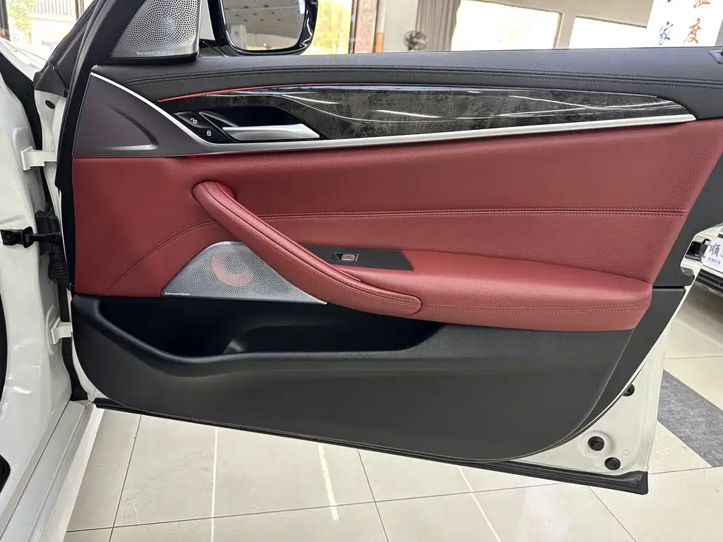 BMW 5 Series 2019 facelift 530Li leading M sports package купить на сайте DeffCars