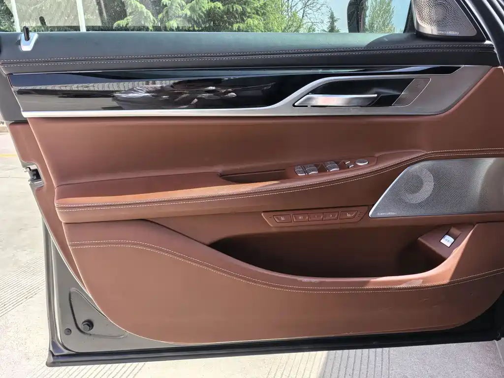 BMW 7 Series 2018 740Li xDrive Exclusive M Sports Package купить на сайте DeffCars