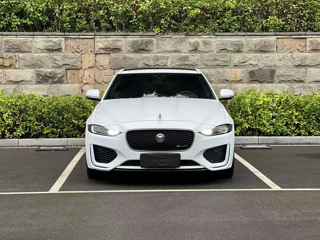 Jaguar XEL 2020 2.0T 200PS R-DYNAMIC Youth Sports Edition купить на сайте DeffCars