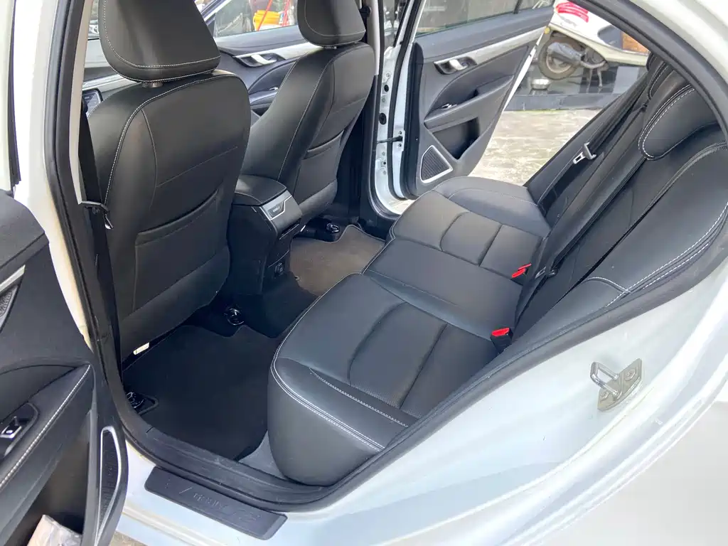 Emgrand 2019 Leading Edition 1.5L Manual Luxury Type National V купить на сайте DeffCars