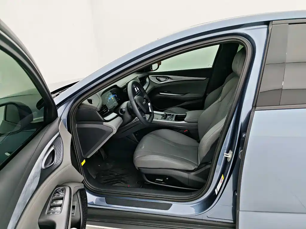 Seal 2024 Honor Edition DM-i 1.5L 121km Luxury Model купить на сайте DeffCars