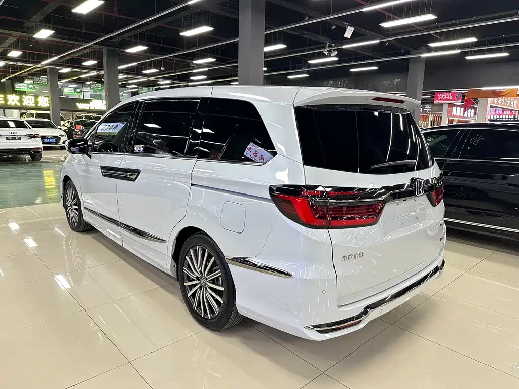 Alison 2024 2.0L e:HEV Deluxe Edition купить на сайте DeffCars