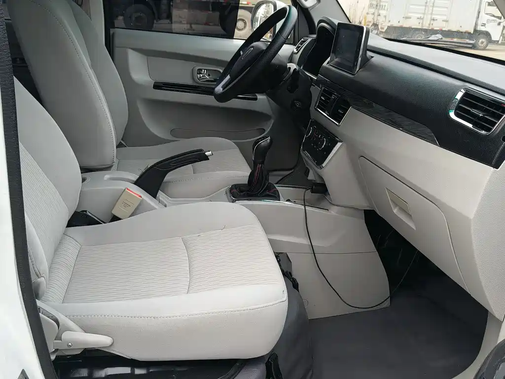New Hiace S 2023 1.5L Fortune Edition Bus 5/6/7 Seats Central Air Conditioning Version SWC15M купить на сайте DeffCars