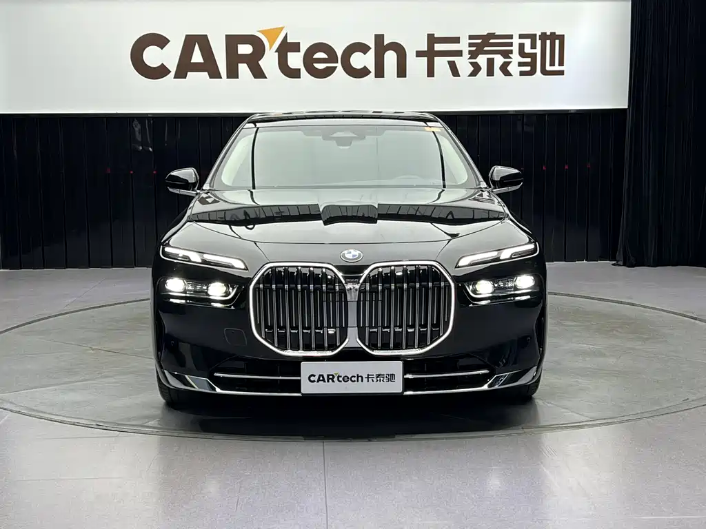 BMW 7 Series 2023 735Li Luxury Package купить на сайте DeffCars