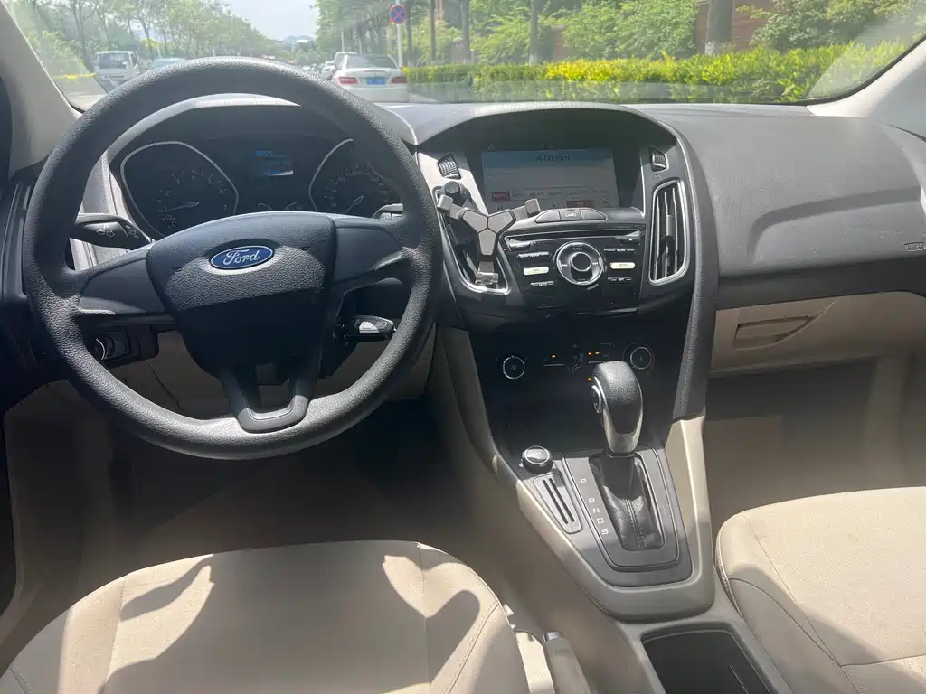 Focus 2017 Sedan 1.6L Automatic Comfort Smart Mobility Edition купить на сайте DeffCars