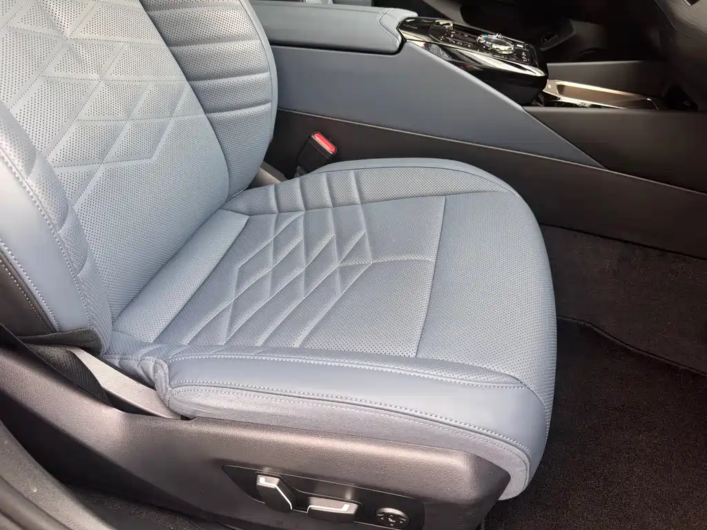 BMW 5 Series 2025 530Li Exclusive M Sports Package купить на сайте DeffCars