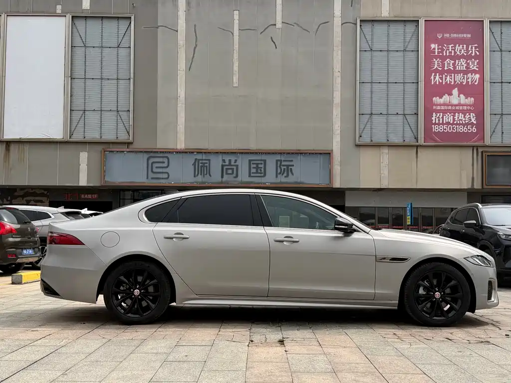 Jaguar XFL 2023 XFL 2.0T P250 two-wheel drive elite sports gold version купить на сайте DeffCars