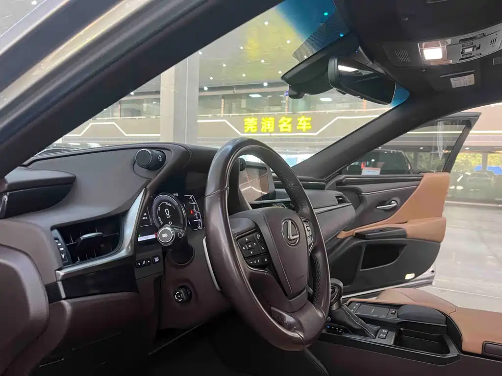 Lexus ES 2020 300h Excellence Edition купить на сайте DeffCars