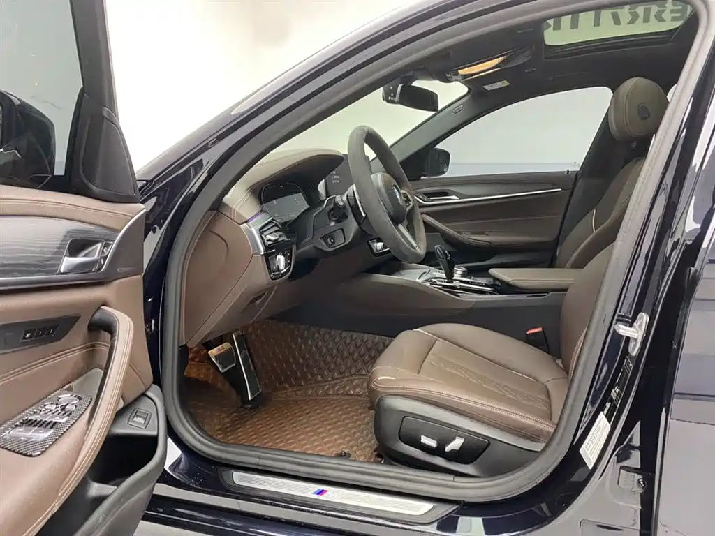 BMW 5 Series 2021 530Li Leading M Sports Package купить на сайте DeffCars
