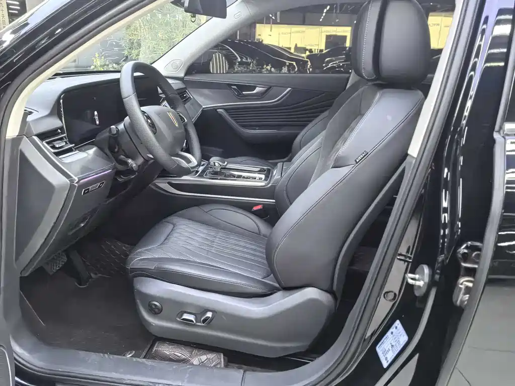Hongqi HS5 2023 2.0T Qixiang Pro version купить на сайте DeffCars