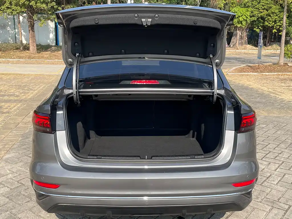 Emgrand 2023 4th Generation Champion Edition 1.5L CVT flagship model купить на сайте DeffCars