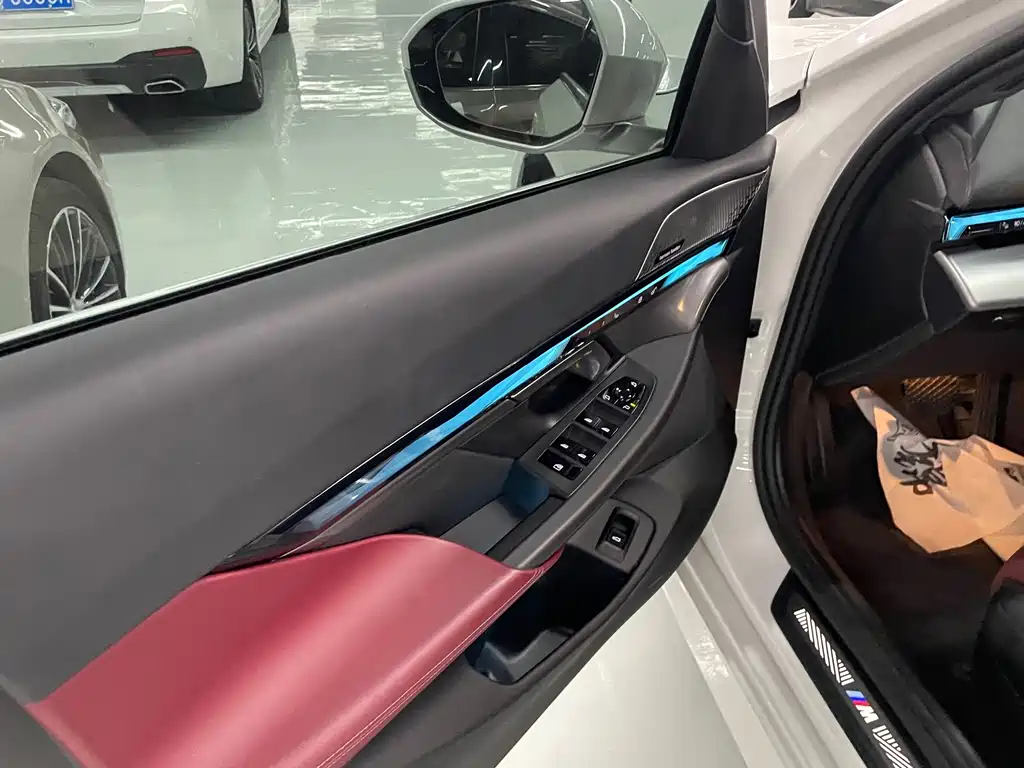 BMW 5 Series 2024 530Li Exclusive M Sports Package купить на сайте DeffCars