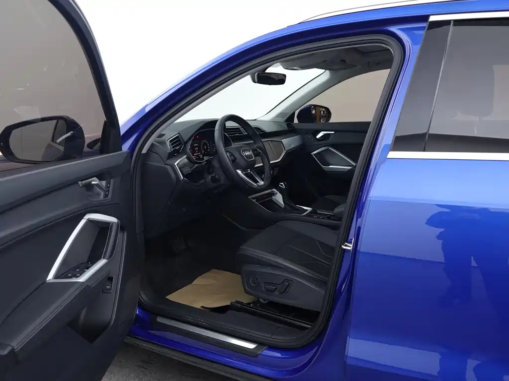 Audi Q3 2020 35 TFSI Enterprising and Elegant Model купить на сайте DeffCars