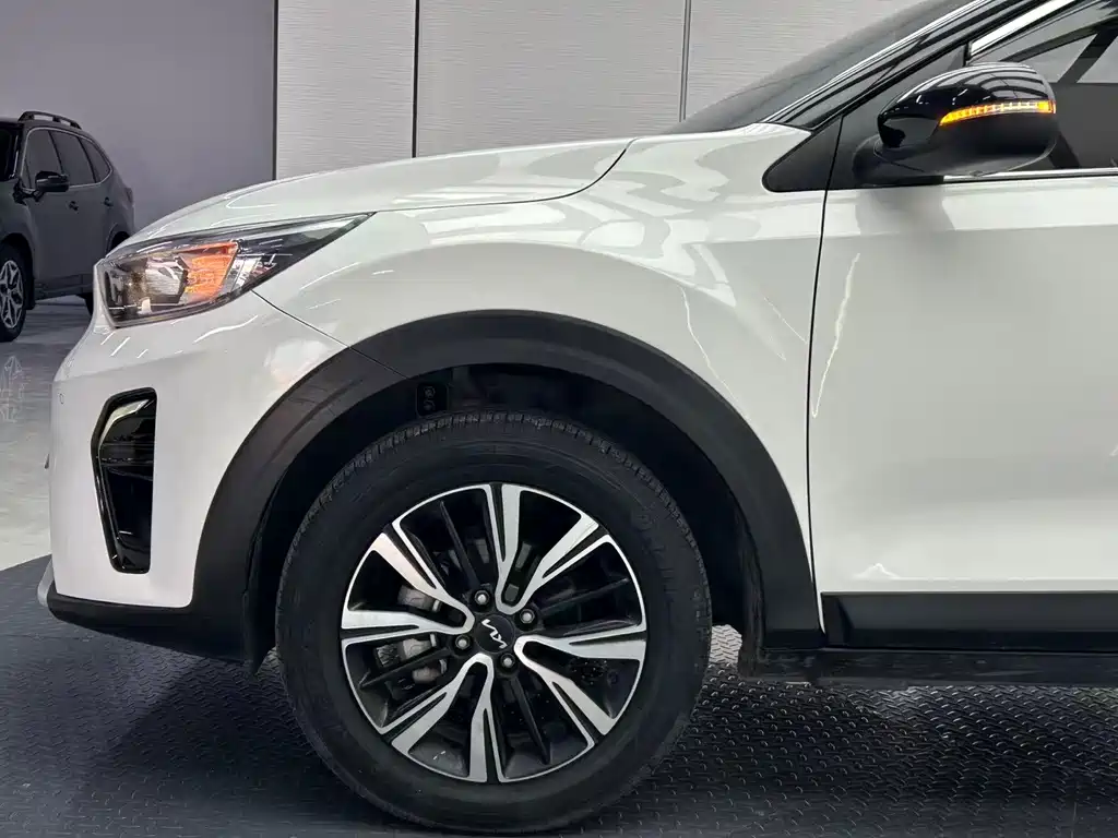 Yipao 2021 1.4L CVT sunroof model купить на сайте DeffCars