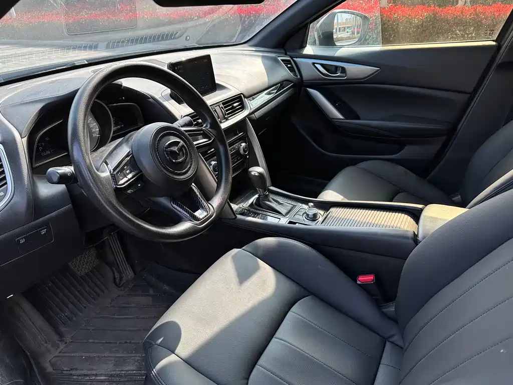 Mazda CX-4 2018 2.0L automatic two-wheel drive blue sky grade technology limited edition купить на сайте DeffCars