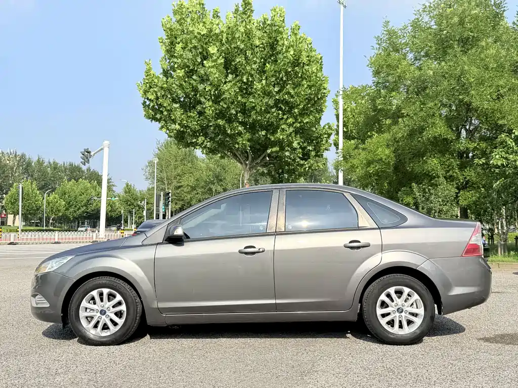 Focus 2013 sedan classic 1.8L automatic basic model купить на сайте DeffCars