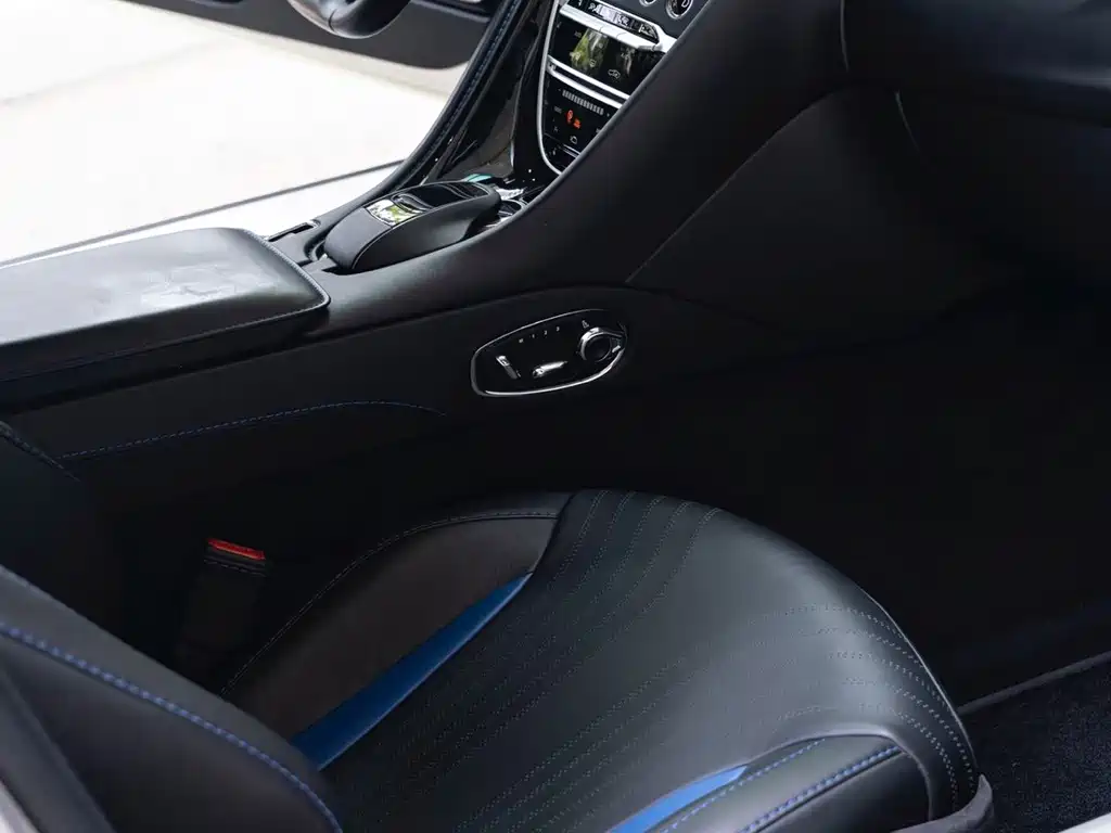 Astonmartin DB11 2019 4.0T V8 Coupe купить на сайте DeffCars