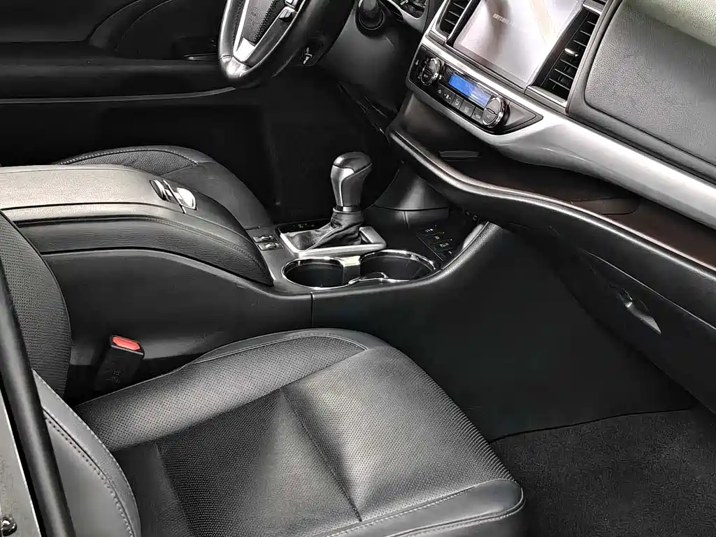 Highlander 2021 2.0T two-wheel drive luxury version 7 seats купить на сайте DeffCars
